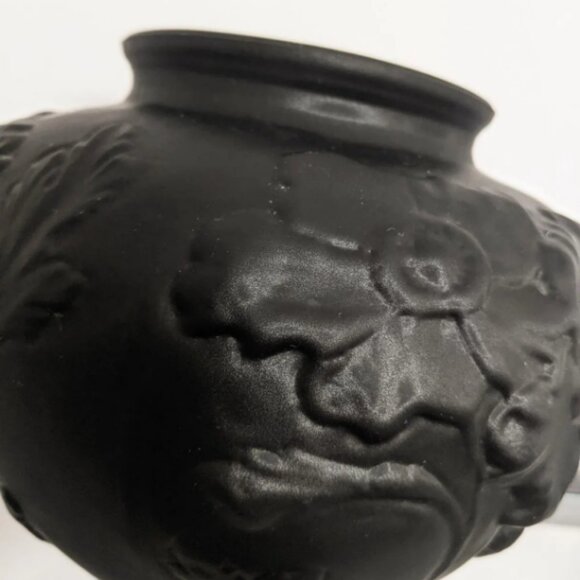 Vintage Tiffin Amethyst Glass Vase: 1930s Floral Decor - Picture 3 of 6